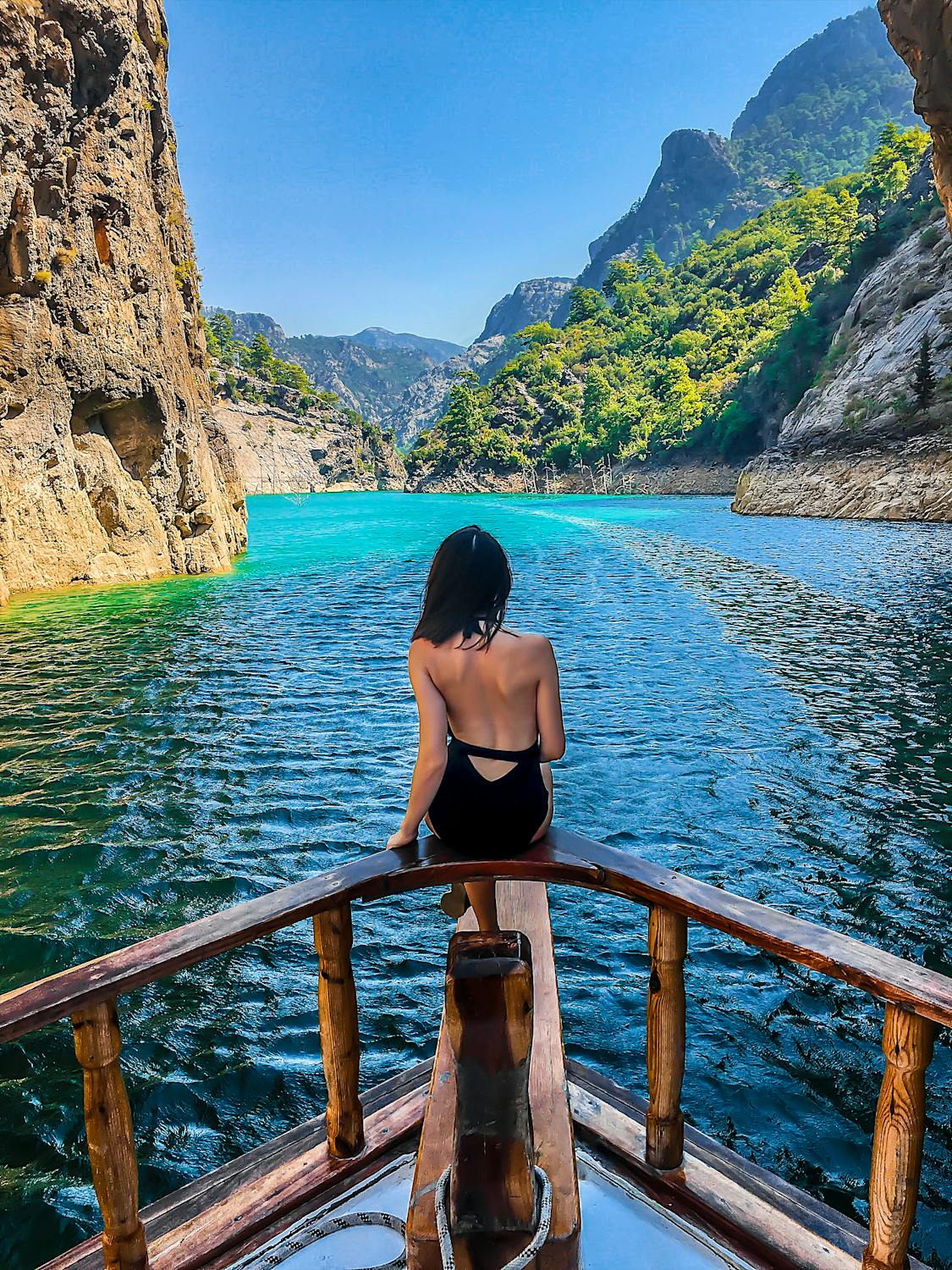 Green Canyon Boat Tour: A Hidden Lake in the Mountains