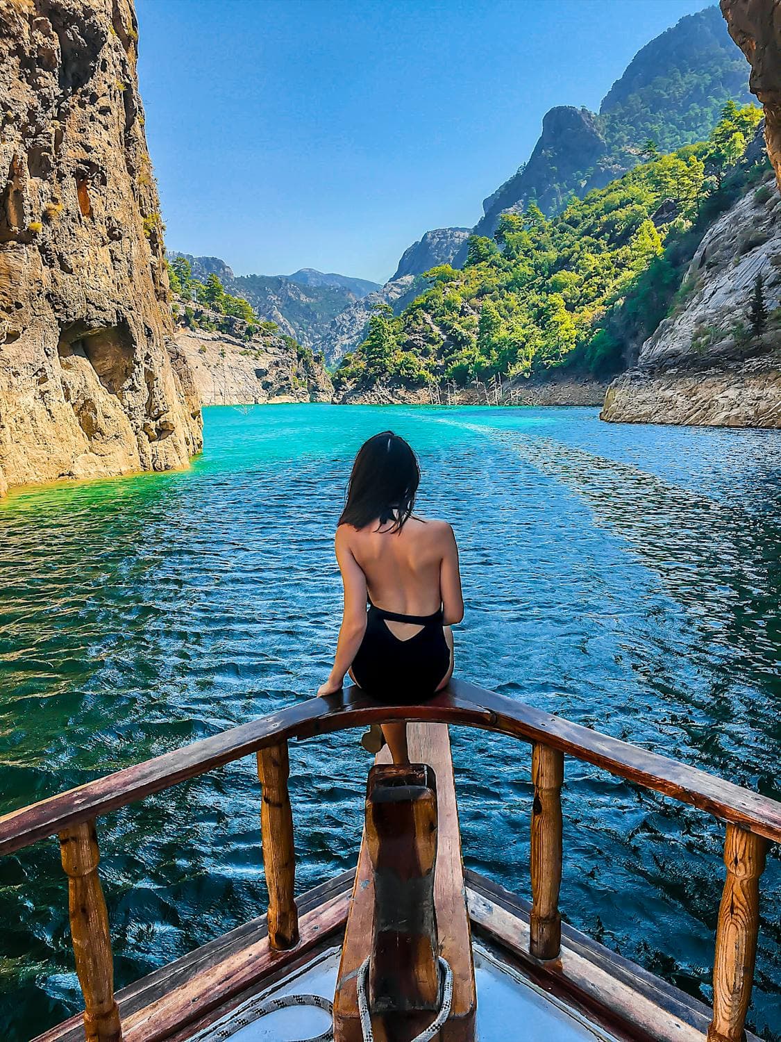 Green Canyon Boat Tour: A Hidden Lake in the Mountains
